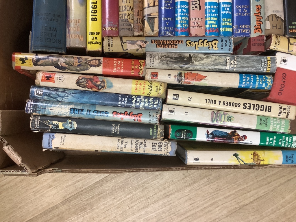 Biggles 37 volumes, several first editions